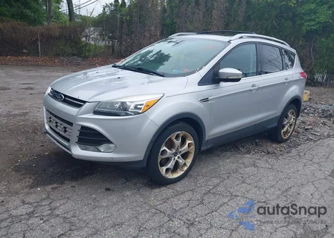 2013 Ford Escape Titanium z USA, uszkodzony, nr VIN 1FMCU9J94DUD63365